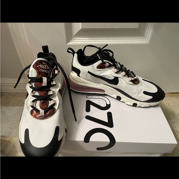 Womans Air Max 270 React - Picture 3 of 6